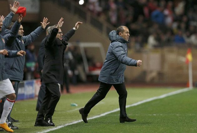 Trenér Monaka Leonardo Jardim (vpravo) se raduje z postupu AS do čtvrtfinále Ligy mistrů.