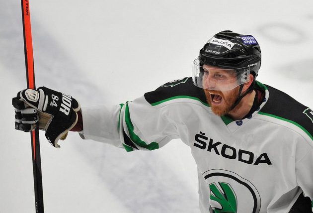 Mladoboleslavský útočník Lukáš Pabiška se raduje ze vstřelení gólu proti Olomouci.