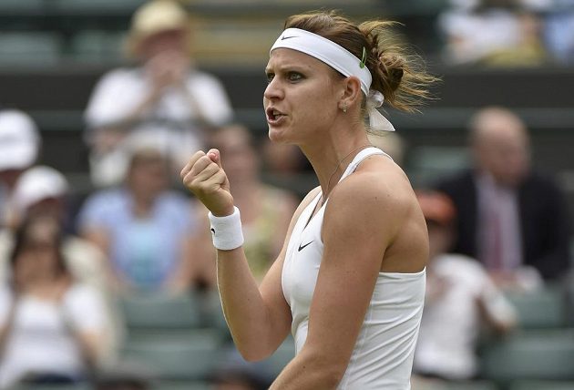 Česká tenistka Lucie Šafářová ve čtvrtfinálovém duelu s Ruskou Jekatěrinou Makarovovou.