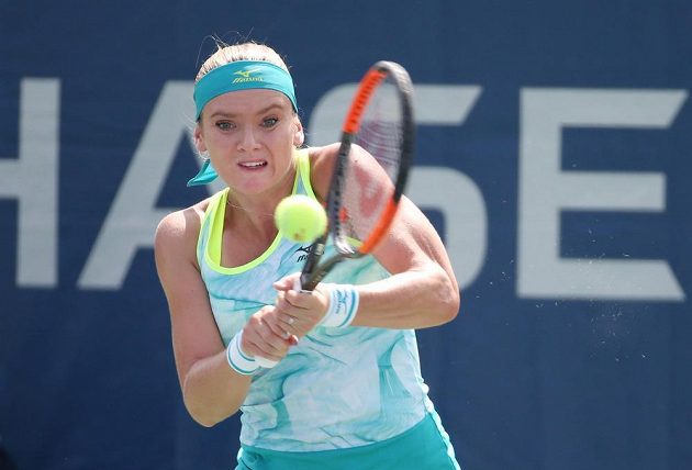 Tereza Martincová při utkání prvního kola US Open s Francouzkou Caroline Garciovou.