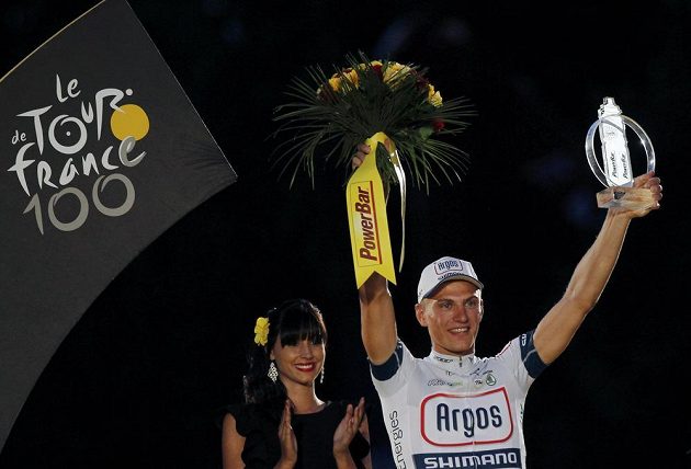 Německý cyklista Marcel Kittel se raduje z vítězství v poslední 21. etapě Tour de France.