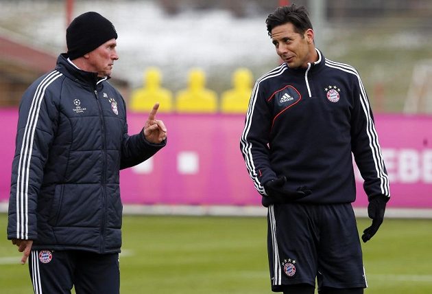 Trenér Bayernu Mnichov Jupp Heynckes (vlevo) a jeho svěřenec, útočník Claudio Pizarro.