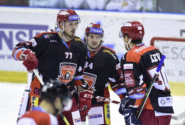 Hradecké hokejové trio - Richard Nedomlel, Kevin Klima a Jakub Lev.