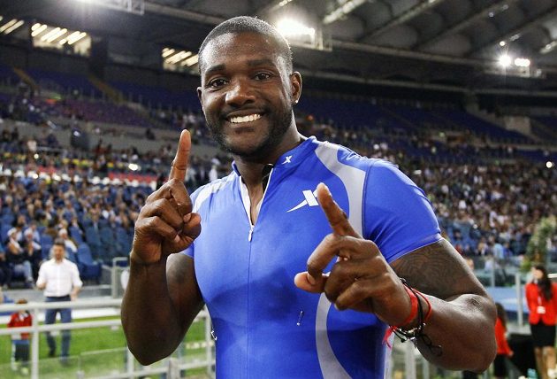 Americký sprinter Justin Gatlin se raduje. Na mítinku v Římě získal skalp fenomenálního Jamajčana Usaina Bolta.