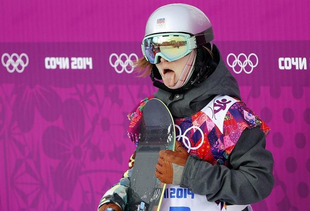 Česká snowboardistka Šárka Pančochová v cíli po výborné semifinálové jízdě ve slopestylu.