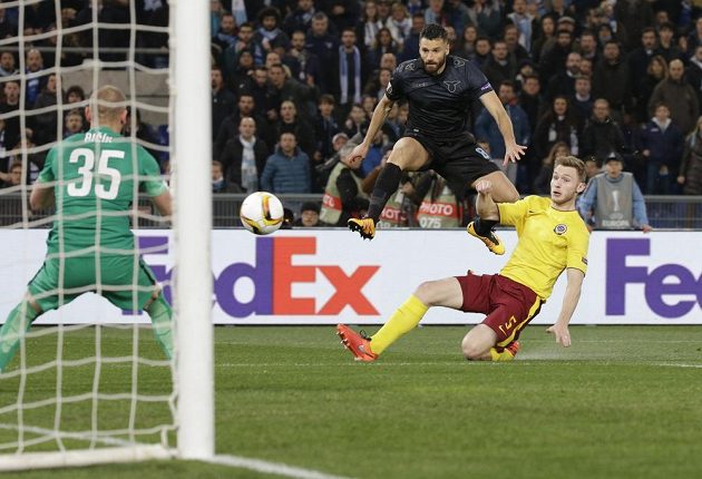 Antonio Candreva v první šanci Lazia selhal, pak už Římané jen koukali, jak Sparta střílí góly.