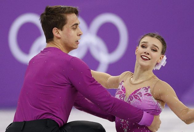 Čeští reprezentanti Anna Dušková a Martin Bidař mají na olympiádě v soutěži sportovních dvojic za sebou krátký program.
