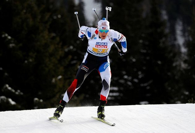 Biatlonista Ondřej Moravec na trati smíšené štafety ba úvod MS v Anterselvě.