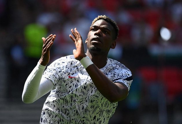 Stane se z francouzského reprezentanta Paula Pogby nejlépe placený hráč Premier League.