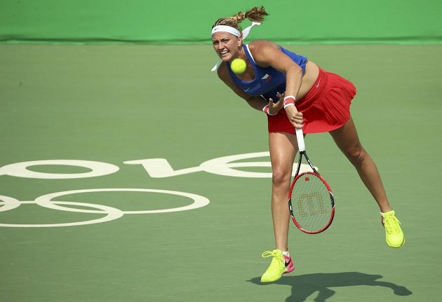 Petra Kvitová v souboji s Jekatěrinou Makarovovou z Ruska ve třetím kole olympijského tunaje.