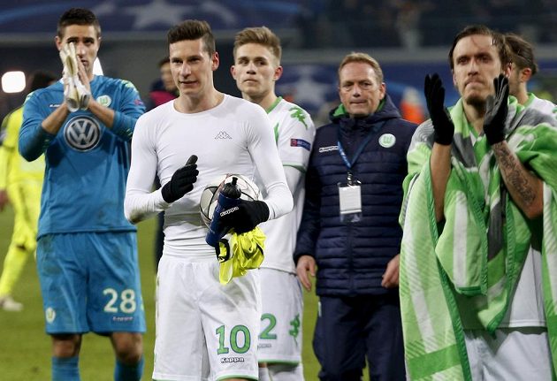 Julian Draxler (10), který Wolfsburgu pomohl dvěma góly v prvním osmifinále LM proti Gentu.