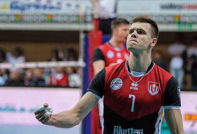 Radost budějovického hráče Petra Michálka. Jihočeši ve finále play off extraligy volejbalistů vyhráli nad Kladnem a slaví titul.