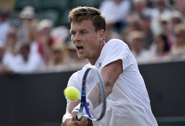 Český tenista Tomáš Berdych ve druhém kole Wimbledonu proti Francouzi Mahutovi.