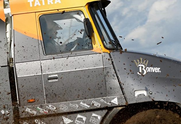 Pilot týmu Bonver Dakar Project Tomáš Vrátný při testech ve slovenské Senici.