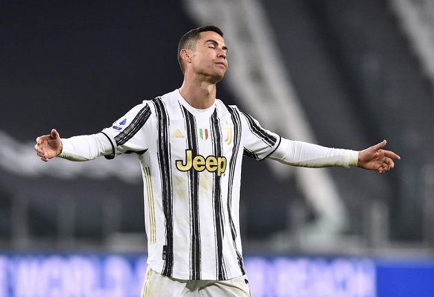 Hvězda Juventusu Turín - Cristiano Ronaldo - dokáže dát hned na hřišti najevo nespokojenost a zklamání.