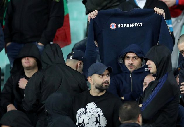 Bulharští fanoušci se během kvalifikační bitvy s Anglií zrovna nevytáhli. Duel byl kvůli rasistickým urážkám dvakrát přerušen.
