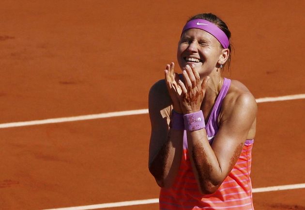 Jako kdyby tomu ještě sama nevěřila - Lucie Šafářová si zahraje finále French Open.