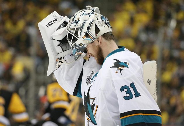 Hrdina pátého finále NHL. Martin Jones ze San Jose pochytal 44 střel hráčů Pittsburghu.