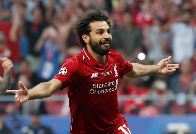 Liverpoolský bombarďák Mohamed Salah slaví po proměněné penaltě ve finále Ligy mistrů.