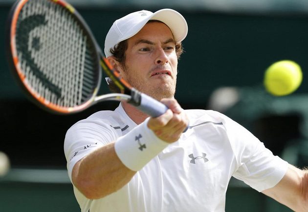 Brit Andy Murray v semifinále Wimbledonu s Rogerem Federerem ze Švýcarska.
