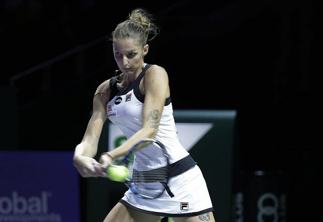 Karolína Plíšková během zápasu s Polkou Agnieszkou Radwaňskou na Turnaji mistryň.