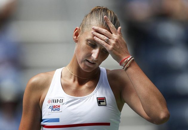 Česká tenistka Karolína Plíšková měla s postupem do druhého kola US Open docela dost práce.