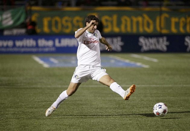 Útočník Raúl González se rozloučil s bohatou kariérou stylově. S New Yorkem Cosmos vyhrál nižší zámořskou soutěž NASL.