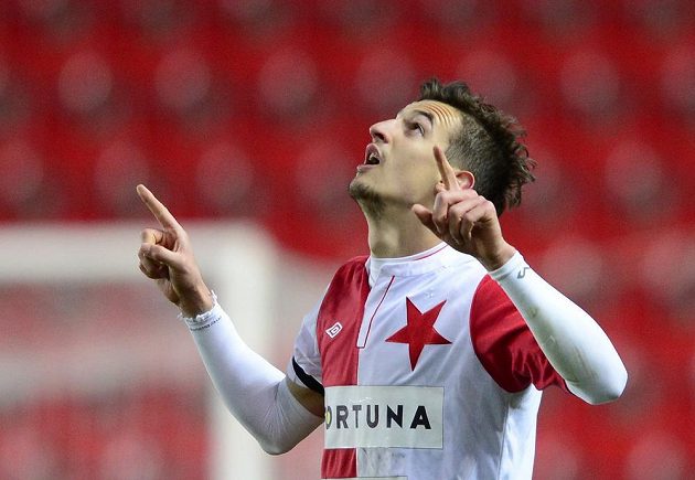 Autor gólu Slavie proti Bohemians Praha 1905 Vukadin Vukadinovič se raduje. Krátce poté byl ale vyloučen.