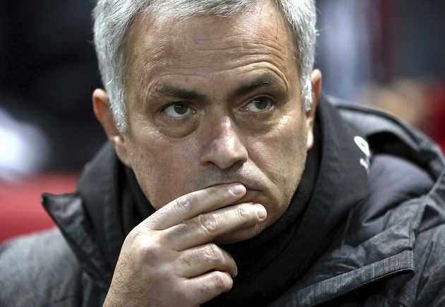 Zamýšlený kouč Manchester United José Mourinho. Stejně jako jeho svěřenci musel skousnout hořkou porážku.