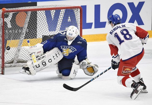 Gól! Český hokejista Dominik Kubalík proměnil v utkání s Finy oba nájezdy a rozhodl o výhře nad výběrem Suomi.