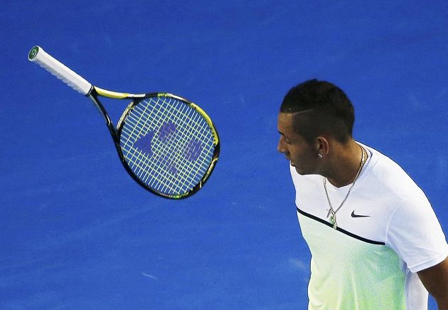 Rozohněný Australan Nick Kyrgios v zápase s Andym Murraym ve čtvrtfinále Australian Open.
