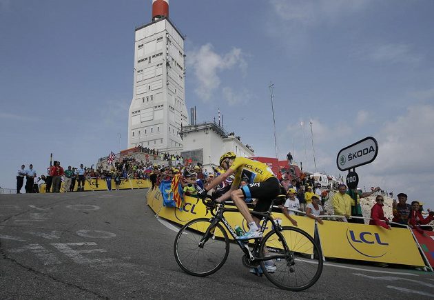 Britský cyklista Christopher Froome během závěrečného stoupání na Mont Ventoux.
