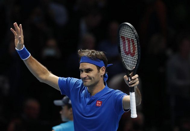 Roger Federer marks the victory at Dominica Thames