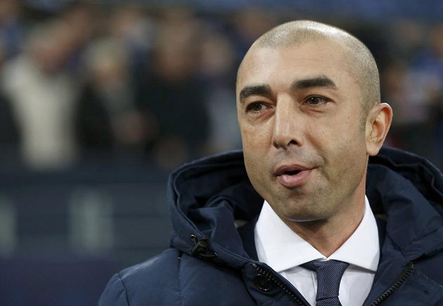Roberto Di Matteo, bývalý kouč Chelsea, jen rezignovaně přihlížel demolici svých současných svěřenců.