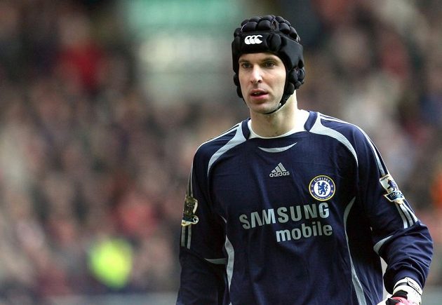 Do brány se Čech vrátil 20. ledna 2007, nově s helmou na hlavě, kterou od té doby neodložil. I s ní pak vychytal ve finále Anglického poháru proti Manchesteru United čisté konto.