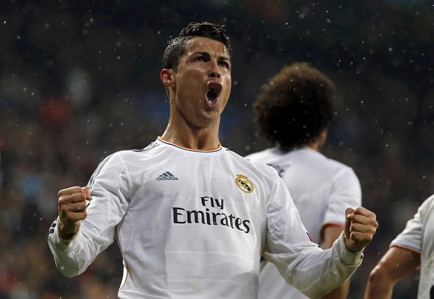 Hvězda Realu Madrid Cristiano Ronaldo slaví svůj gól v duelu s Borussií Dortmund.