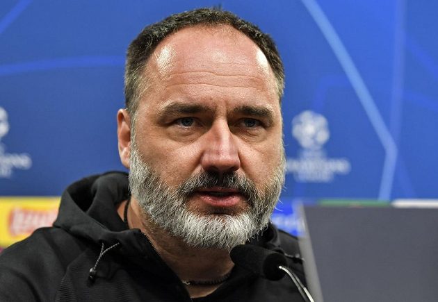 Fotbalová Slavia už nemá naději na postup do jarní části bojů v pohárové Evropě. Trenér Jindřich Trpišovský se ale se svým týmem na utkání v Dortmundu těší a bere jej jako velkou výzvu.