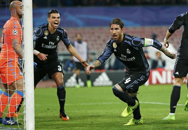 Hrdinou Realu Madrid byl v odvetě osmifinále Ligy mistrů na hřišti Neapole obránce Sergio Ramos, který vstřelil dvě góly španělského týmu.