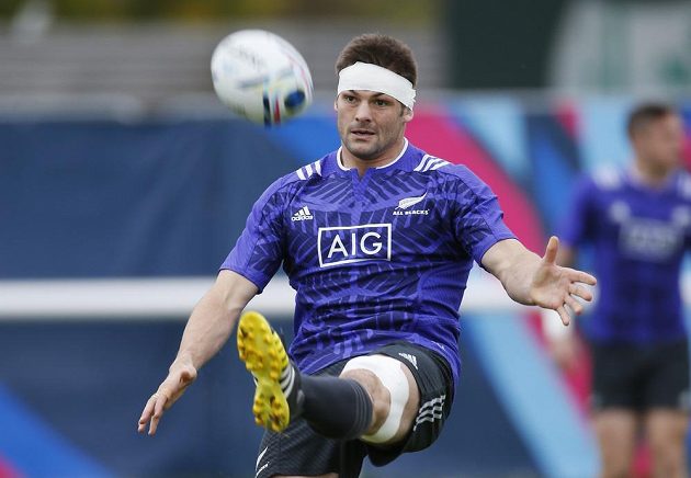 Kapitán Novozélanďanů Richie McCaw při jednom z tréninků před semfinále MS s JAR.