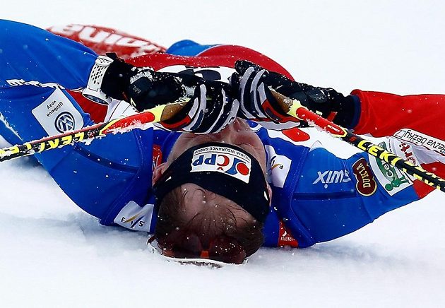 Lukáš Bauer v cíli závodu na 50 km ve Falunu, kde získal stříbrnou medaili.