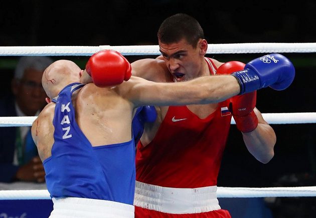 Finále váhy do 91 kg. Vlevo Kazach Vasilij Levit, vpravo Rus Jevgenij Tiščenko.
