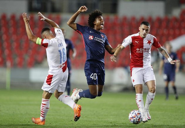 Utkání mezi Slavií a Midtjyllandem přineslo v prvním poločase hodně opatrný fotbal