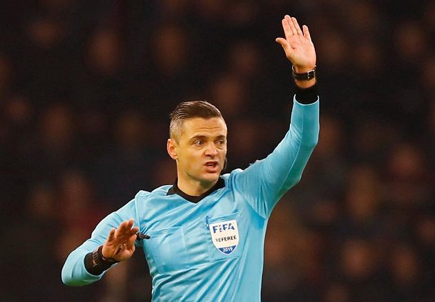 Rozhodčí Damir Skomina vedl utkání Ligy mistrů mezi Ajaxem a Realem Madrid.