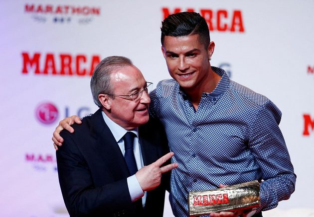 Fanoušci Realu Madrid by rádi viděli Cristiana Ronalda opět v dresu Bílého baletu. Prezident Realu Florentino Pérez předával ale v Madridu hráči pouze cenu pro sportovní legendy.