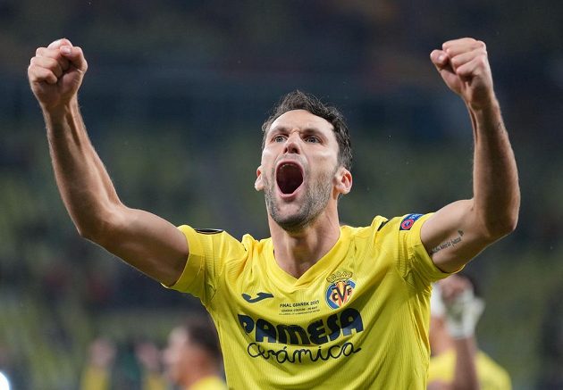 Fotbalisté španělského Villarrealu slaví triumf v Evropské lize, ve finále porazili po penaltovém rozstřelu Manchester United. Na snímku se raduje Alfonso Pedraza.