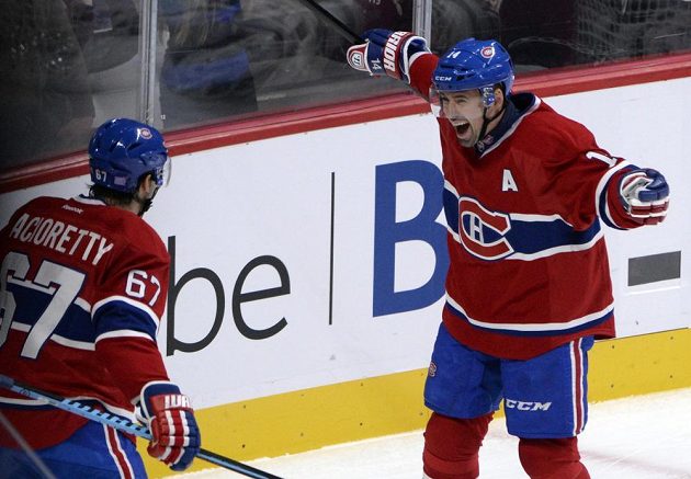 Tomáš Plekanec se raduje se svým spoluhráčem Maxem Paciorettym z branky proti New York Rangers.