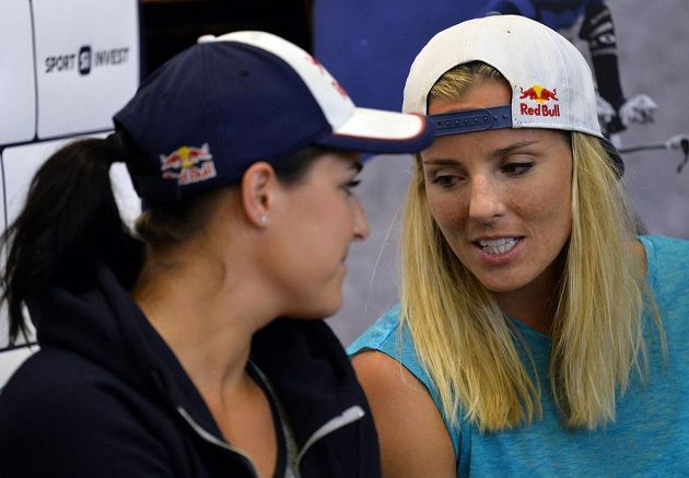 Plážové volejbalistky Barbora Hermannová (vlevo) a Markéta Sluková se probojovaly na olympijské hry v Riu.