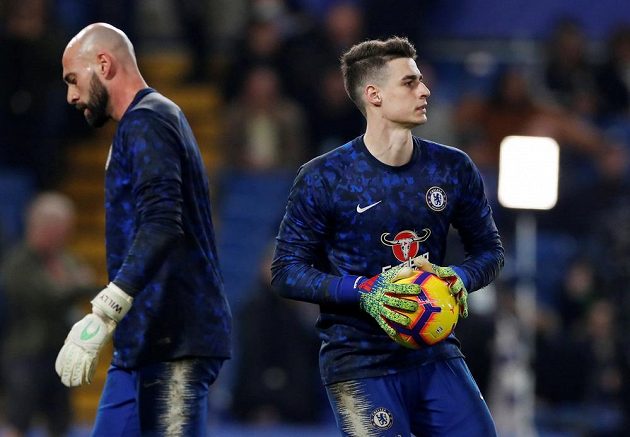 V brance Chelsea se v utkání s Tottenhamem objevil Willy Caballero (vlevo). Jeho parťák Kepa Arrizabalaga zůstal po nedělním incidentu během finále Carabao Cupu jen na lavičce náhradníků.