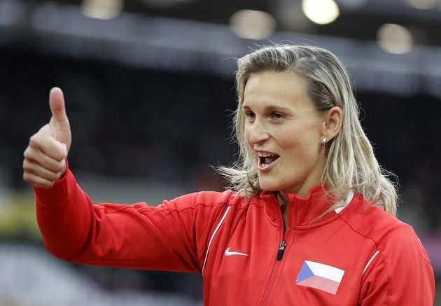Báro, jsi jednička! Barbora Špotáková získala v Londýně titul mistryně světa.