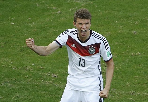 Německý forvard Thomas Müller slaví gól proti Portugalsku na MS v Brazílii.
